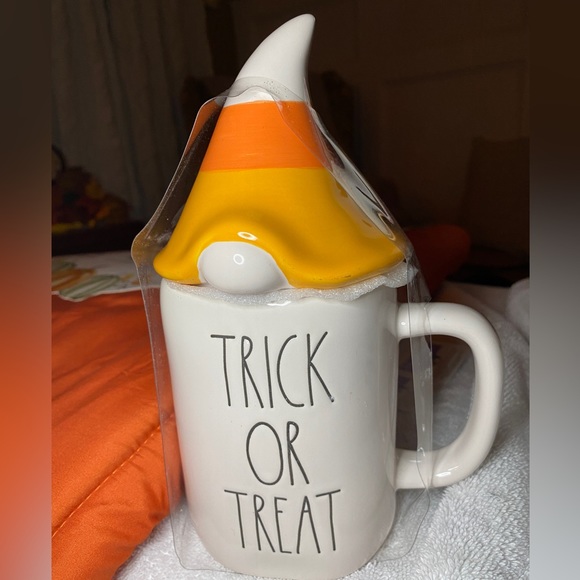 Halloween CLASSIC RAE DUNN “TRICK OR TREAT” GNOME MUG w/CANDY CORN TOPPER🎃 - Picture 3 of 12